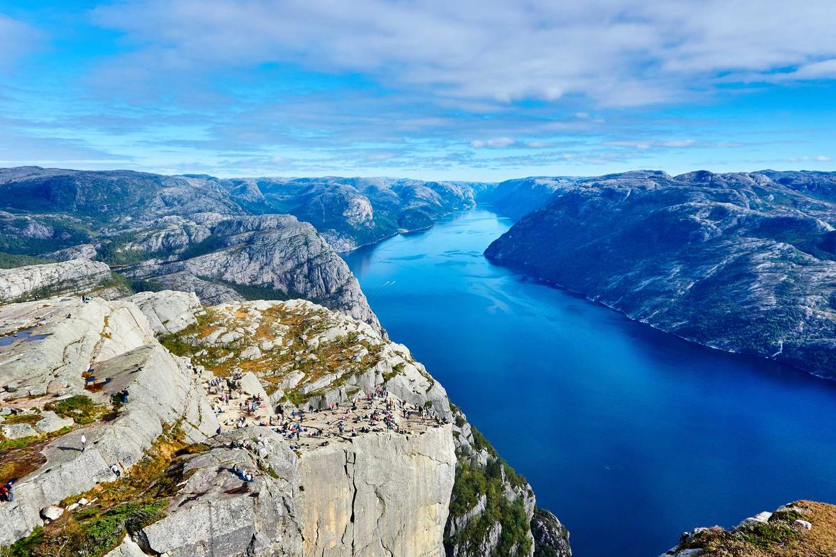 Alpine lake in a Joomla image gallery